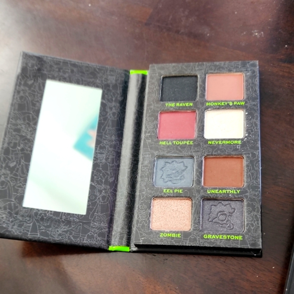 Revolution x The Simpsons Treehouse of Horror Palette - Picture 4 of 5